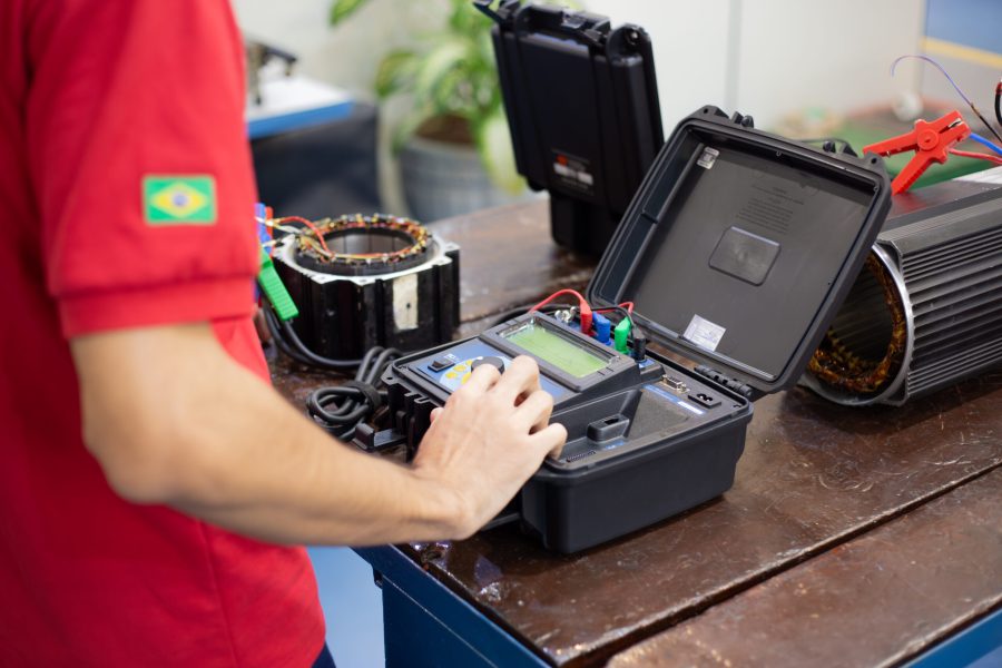 MEDIÇÃO DE RESISTENCIA OHMICA DE SERVO MOTOR